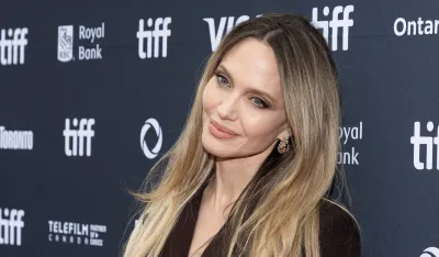 (VIDEO) Anđelina Džoli u zagrljaju slavnog Francuza