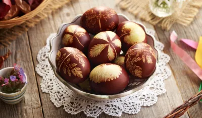 Kako napraviti mermerne &scaron;are na uskr&scaron;njim jajima bez vje&scaron;tačkih boja