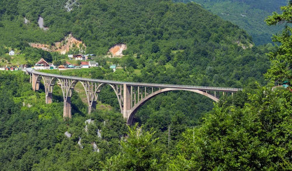 Od sjutra izmijenjen režim saobraćaja na putu Pljevlja&ndash;Žabljak zbog radova na mostu Đurđevića Tara