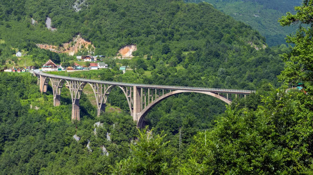 Od sjutra izmijenjen režim saobraćaja na putu Pljevlja&ndash;Žabljak zbog radova na mostu Đurđevića Tara