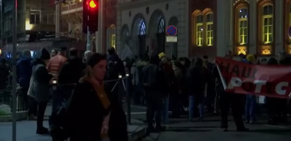 Beograd: Sukob učesnika protesta sa policijom na Studentskom trgu