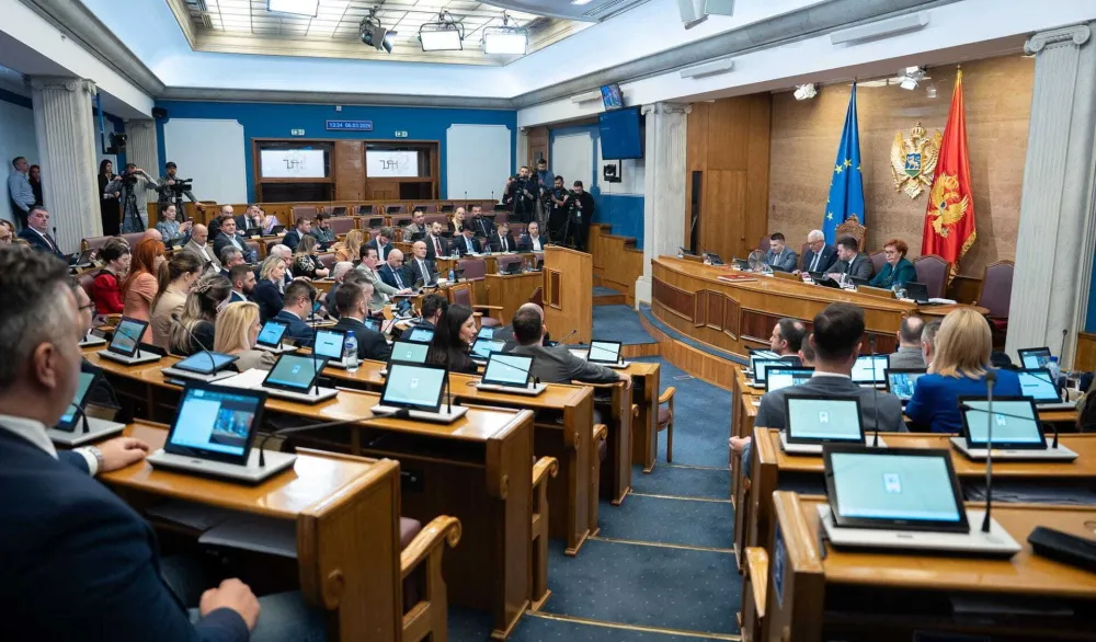 Partije ne žure da prikažu tokove novca