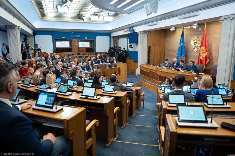 Partije ne žure da prikažu tokove novca