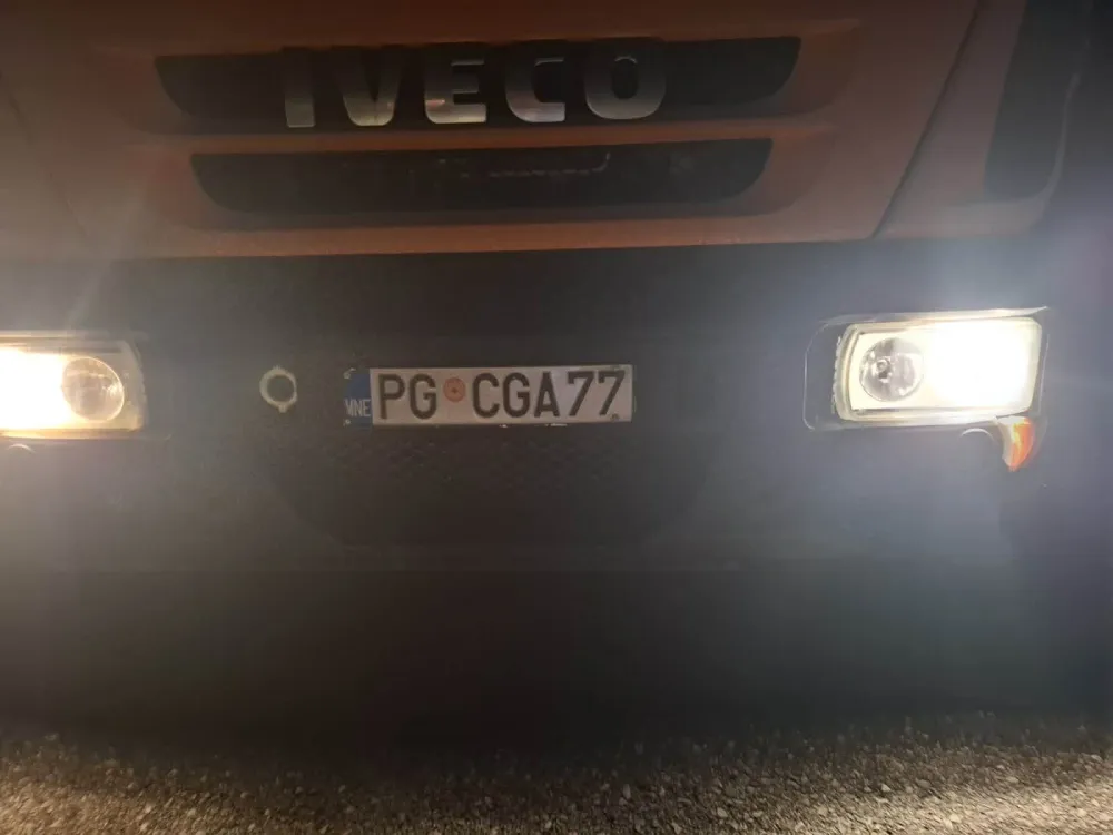 Kamioni Čistoće u večernjim satima u Stijeni Piperskoj