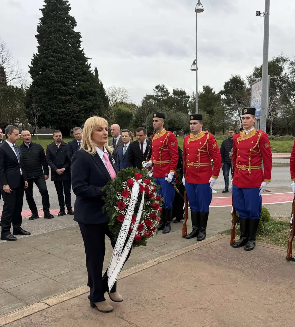  Sa polaganje vijenaca 