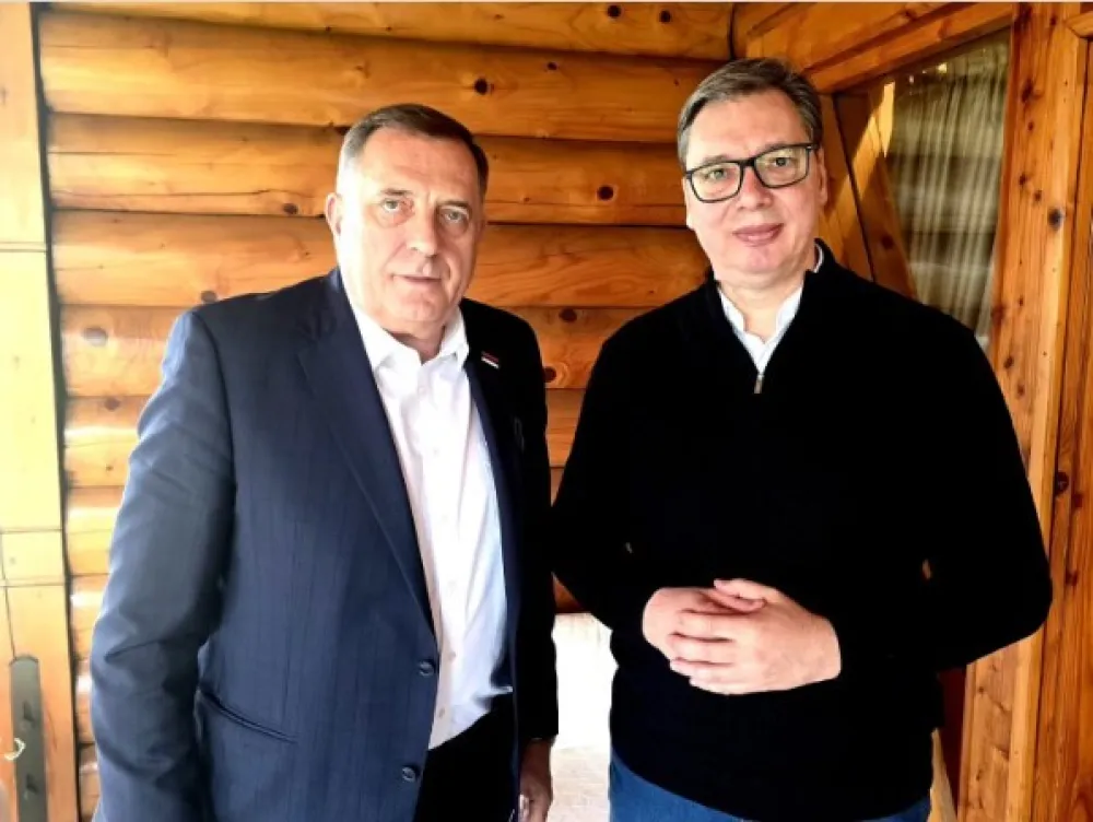 Vučić informisao Dodika o "naru&scaron;avanju stabilnosti i bezbjednosti" od vojnog saveza Zagreba, Pri&scaron;tine i Tirane