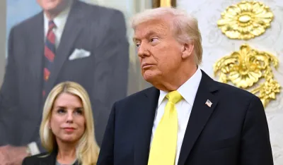 Tramp smijenio Pem Bondi