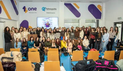 One sa partnerima pokreće kampanju "Djevojčice hakuju stereotipe"