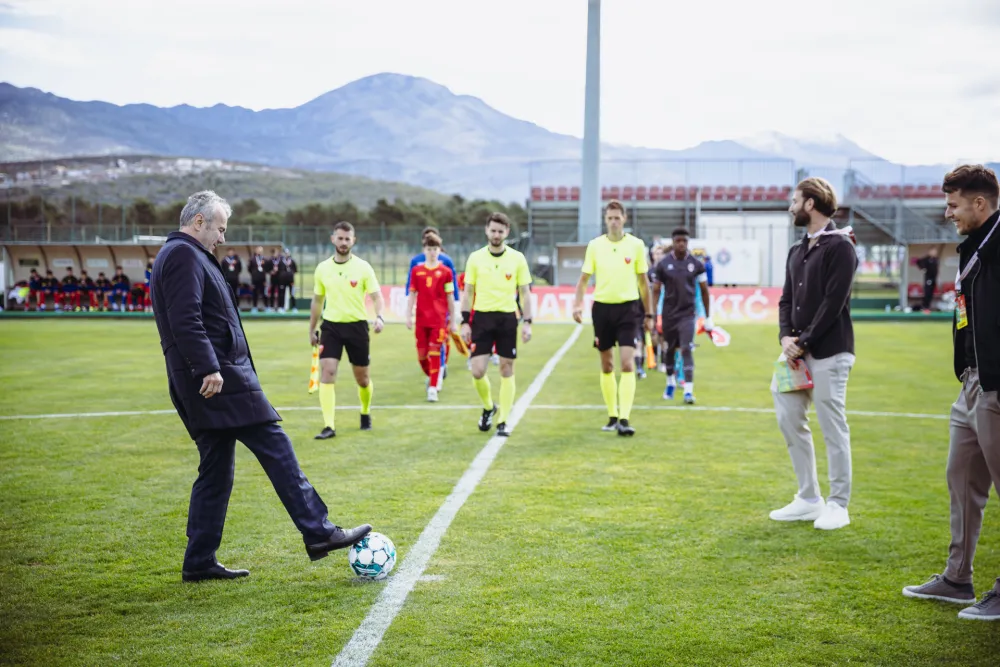 Savićević je izveo početni udarac