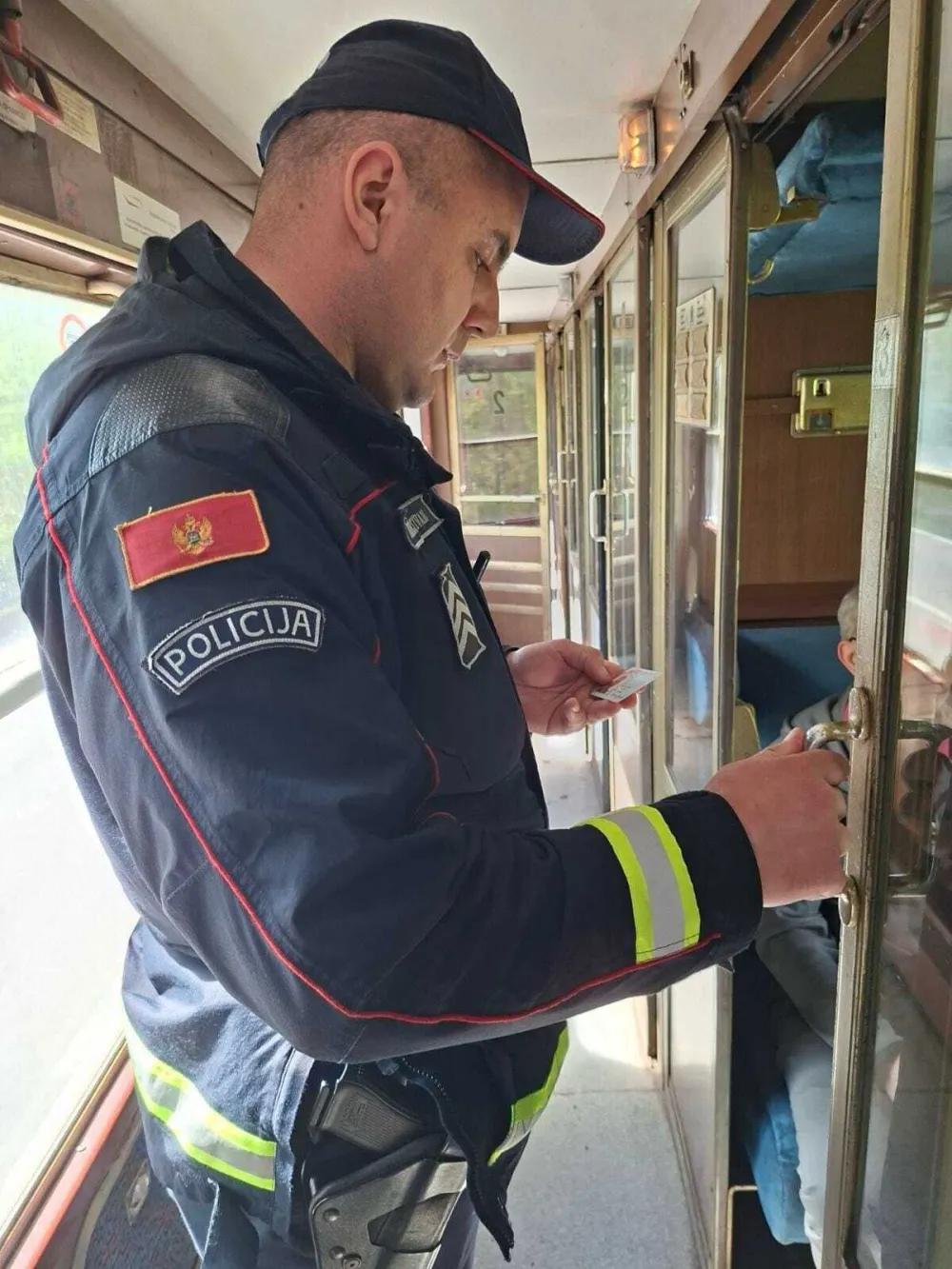Policija kontroli&scaron;e putnike i stvari u željezničkom prevozu