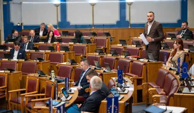 Skupština 7. aprila o državnim simbolima: Podrška braće iz NSD i SNP, ali braća iz PES-a ćute