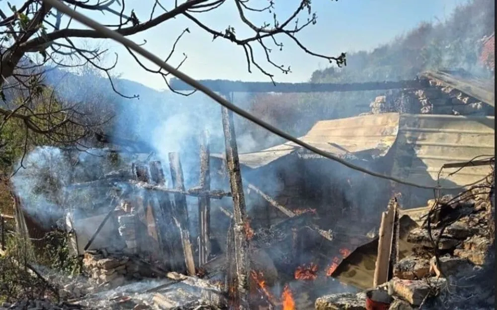 Tivat: Izgorio objekat, sumnja se da je požar podmetnut