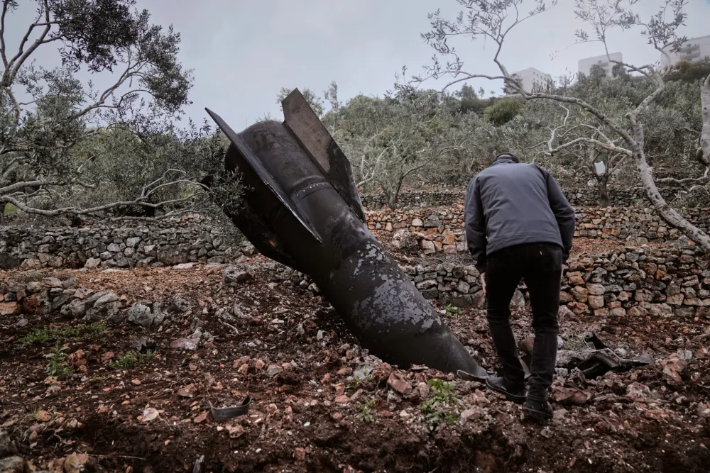 Američki senator: Kraj rata sa Iranom treba da bude uslovljen kontrolom moreuza i uranijuma