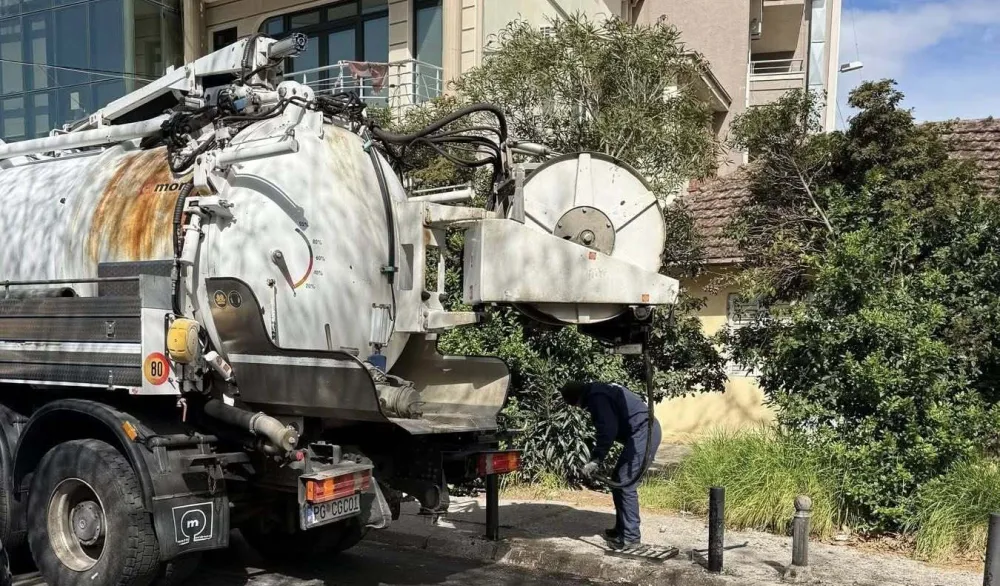 Veliki broj građana Tuzi nelegalno priključio fekalnu u atmosfersku kanalizaciju: Umjesto ki&scaron;nice fekalne vode, mulj i otpad