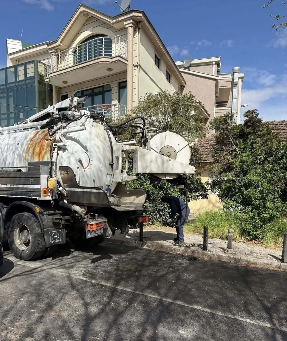 Veliki broj građana Tuzi nelegalno priključio fekalnu u atmosfersku kanalizaciju: Umjesto ki&scaron;nice fekalne vode, mulj i otpad