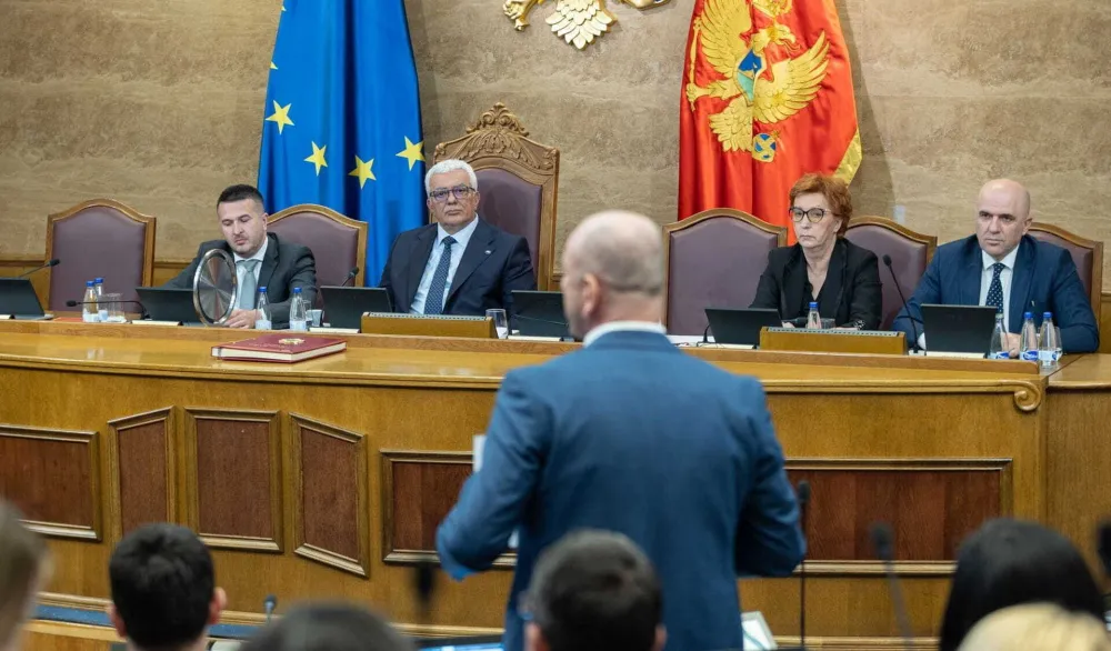 Trobojka podijelila većinu, koalicija ZBCG na testu