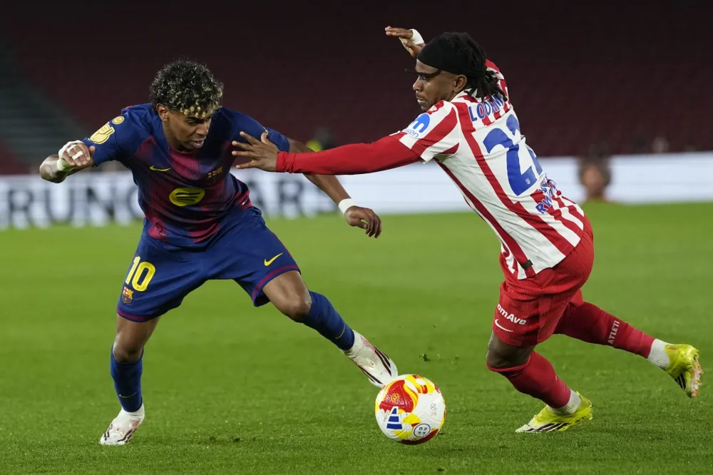 epa12792995 Barcelona's Lamine Yamal (L) in action against Atletico's Ademola Lookman during the Spanish King's Cup second leg semifinal soccer match between FC Barcelona and Atletico Madrid, in Barcelona, Spain, 03 March 2026. EPA/Enric Fontcuberta
