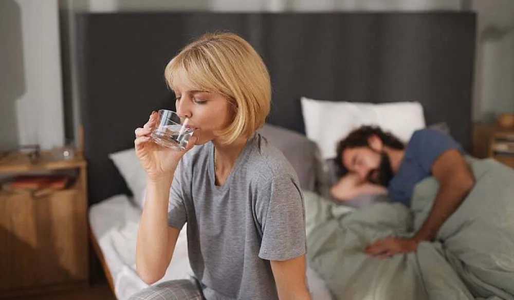 Za&scaron;to bi ste odmah nakon buđenja trebali da popijete ča&scaron;u vode