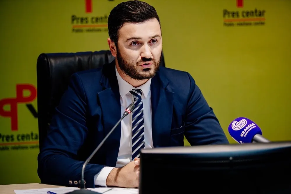 Ne smijemo predati dva aerodroma za cijenu manju od jednog aviona