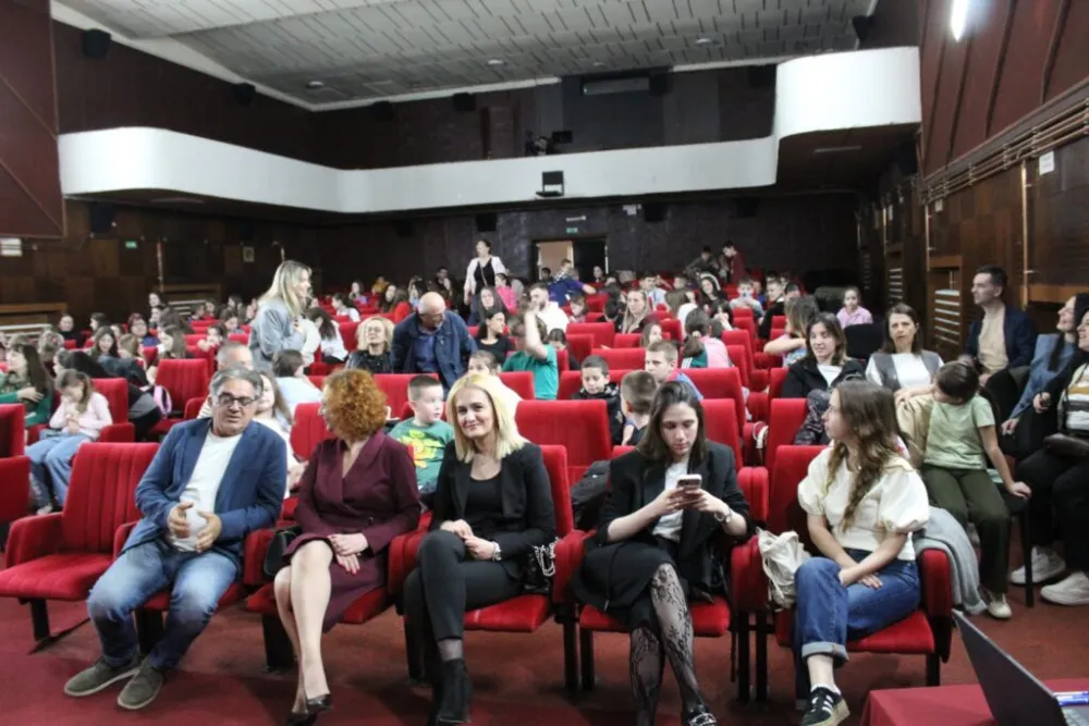 "Žižula i Čičak": Kad su kostimi počeli da "žive", publika ostala bez riječi