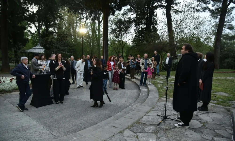 Detalj s otvaranja ispred Dvorca Petrovića