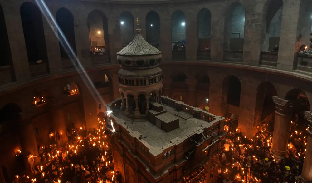 Ceremonija spu&scaron;tanja Blagodatnog ognja u Jerusalimu