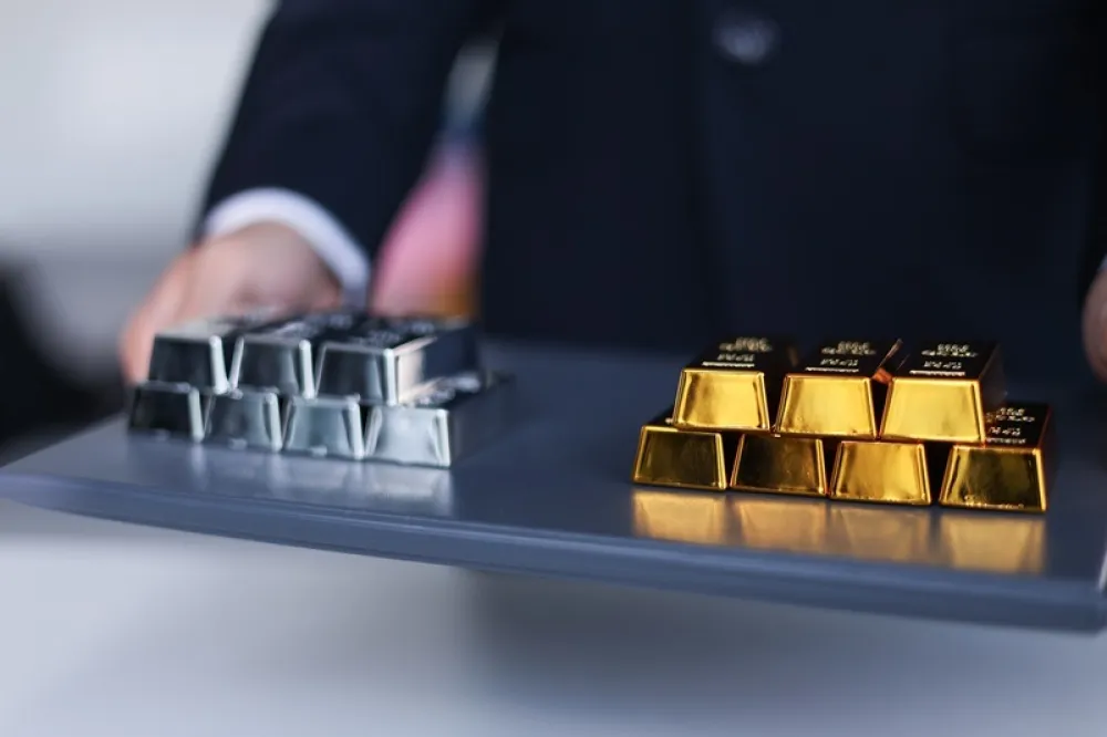 Značajan pad cijena unce zlata i srebra