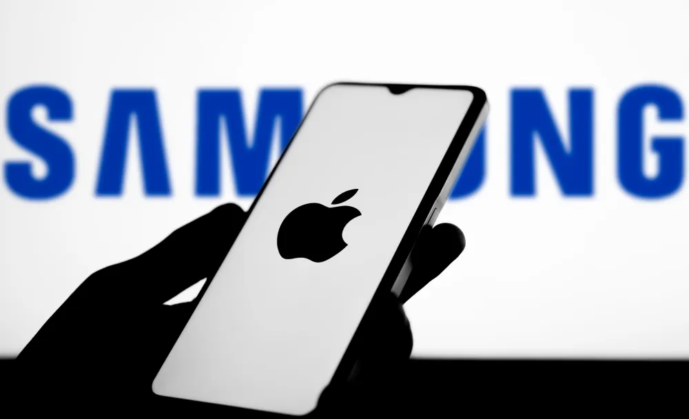 Apple će za savitljivi telefon koristiti Samsung ekrane