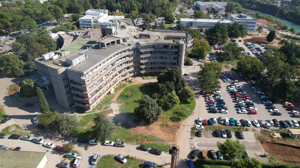 Glavnoj sestri u KCCG diploma priznata prije nego &scaron;to je diplomirala