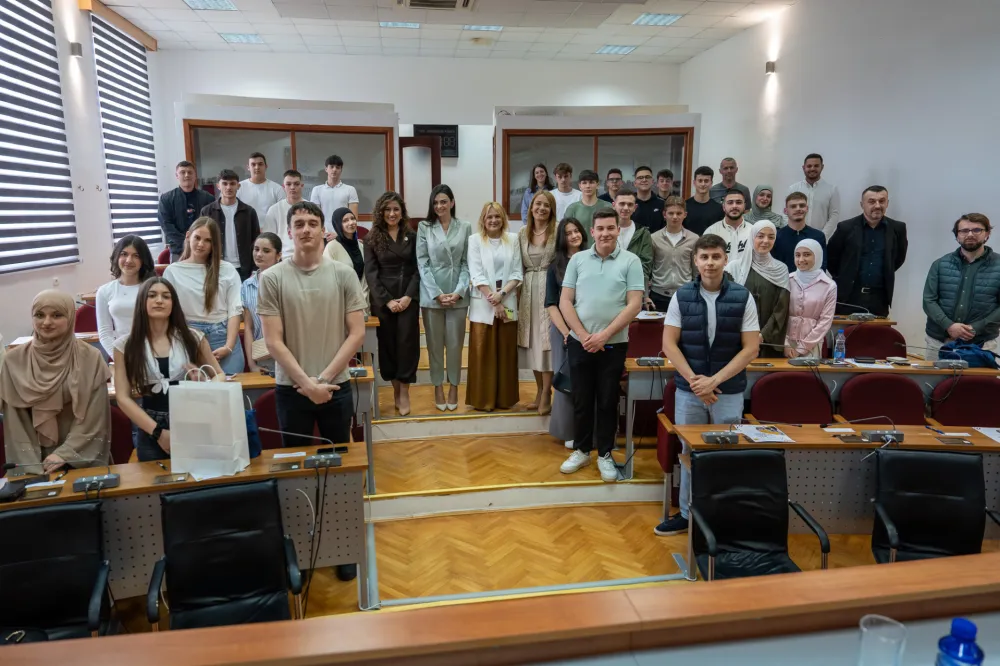 Mladi u Tuzima učili o Evropskoj uniji: Iskoristiti prilike i programe koji se nude