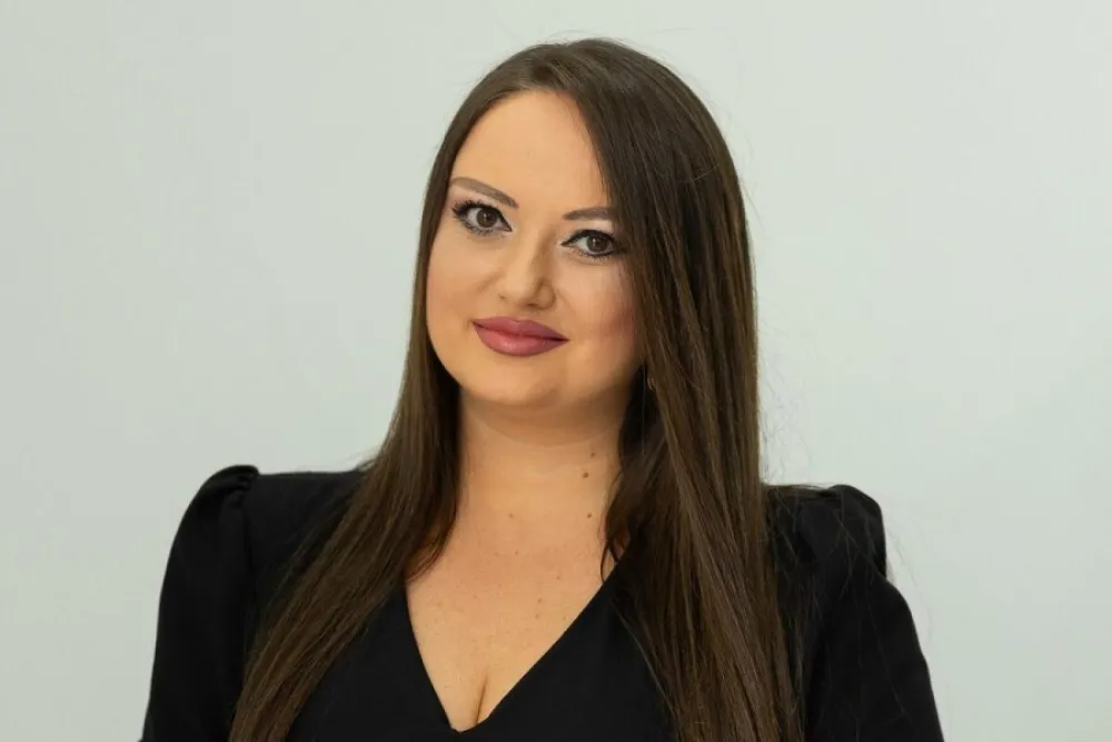Minić: Prava u&scaron;teda bi bila da je Simović naučio strani jezik