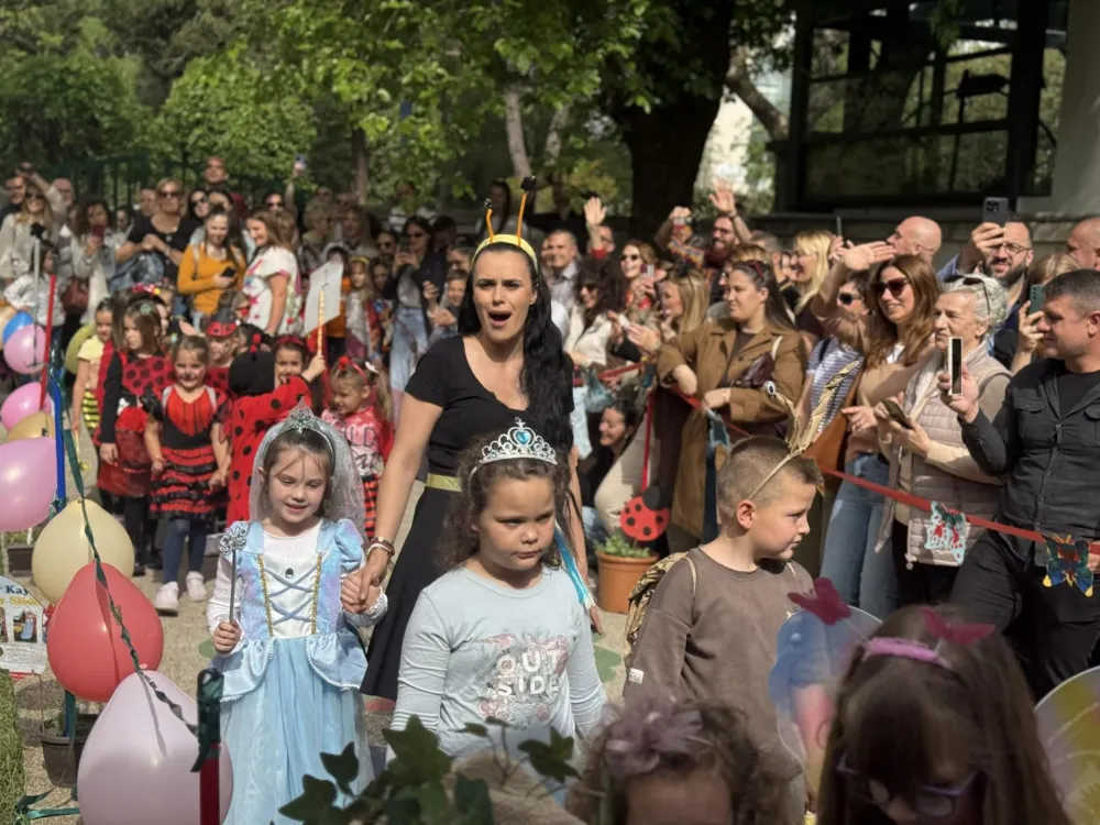 (FOTO/VIDEO) Maskenbal u vrtiću &bdquo;Osmijeh&ldquo;: Čarolija maski u čast proljeća