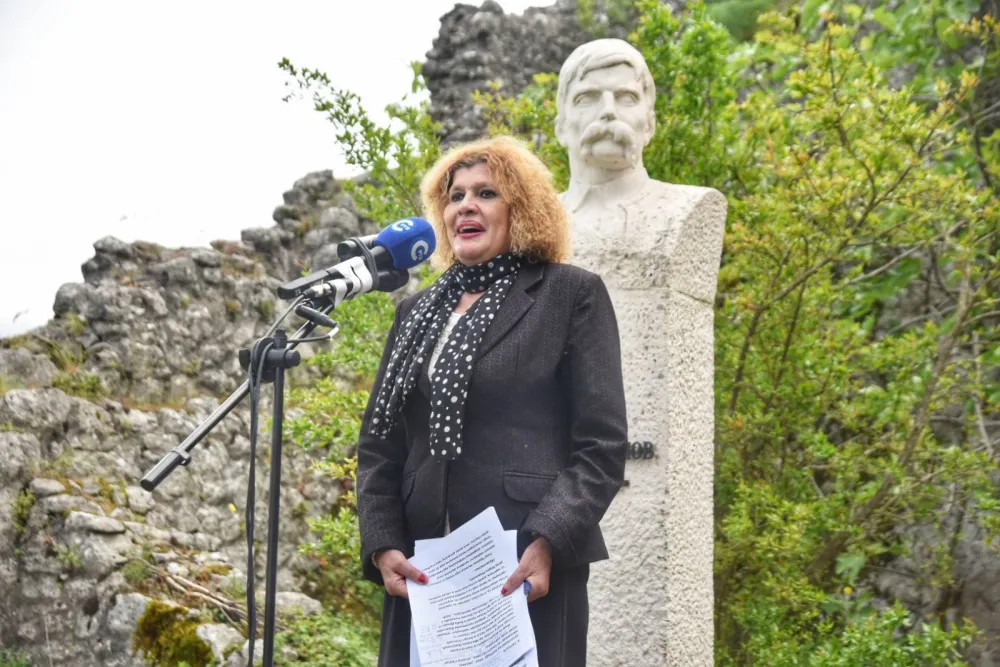 Uručenje nagrade "Jelena Bal&scaron;ić" Milici Kralj