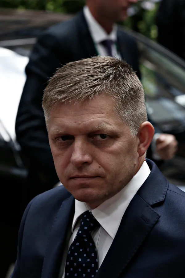 Litvanija i Letonija zabranile Ficu let ka Moskvi