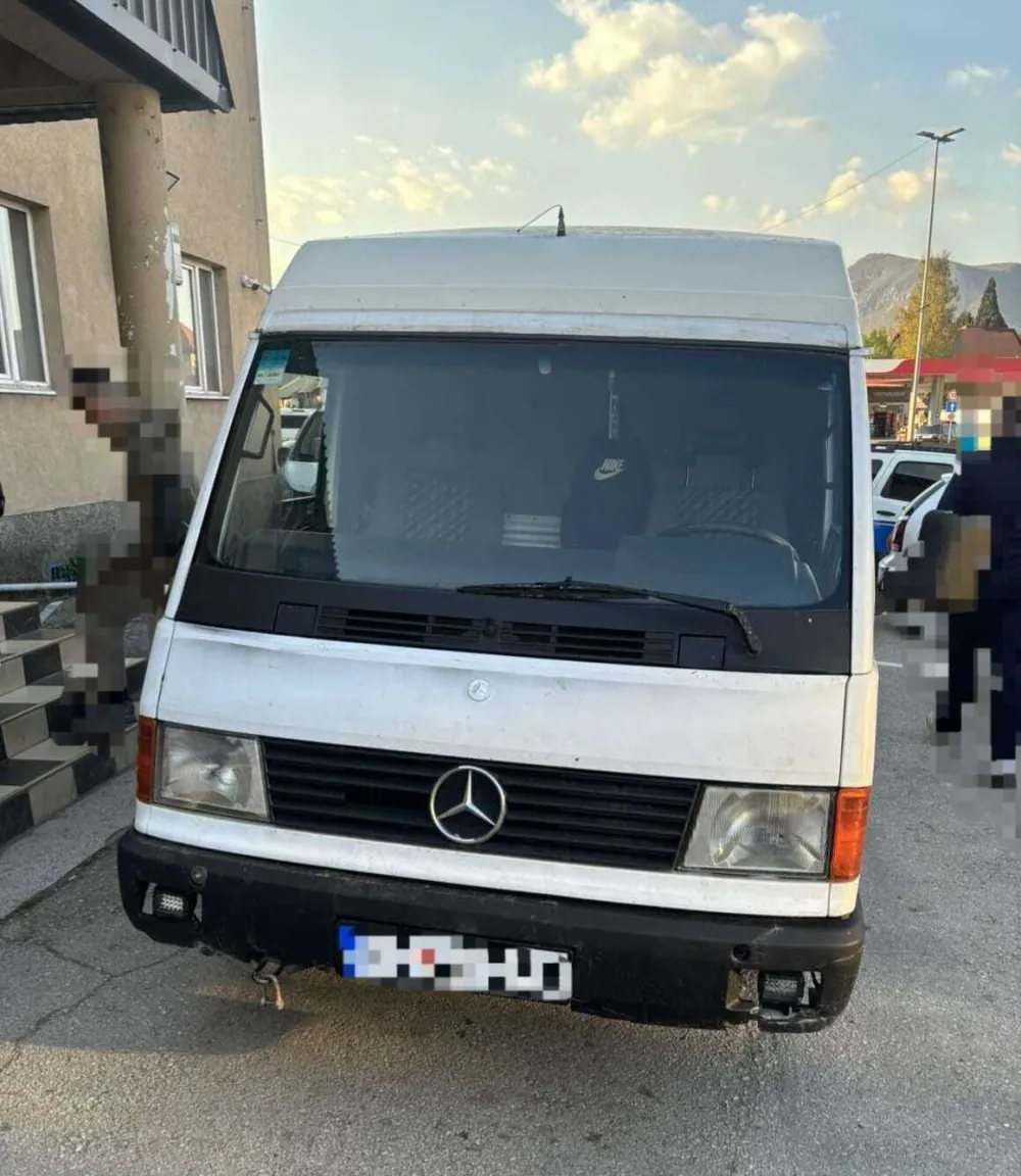 Vozilo u kom su nađeni trupci
