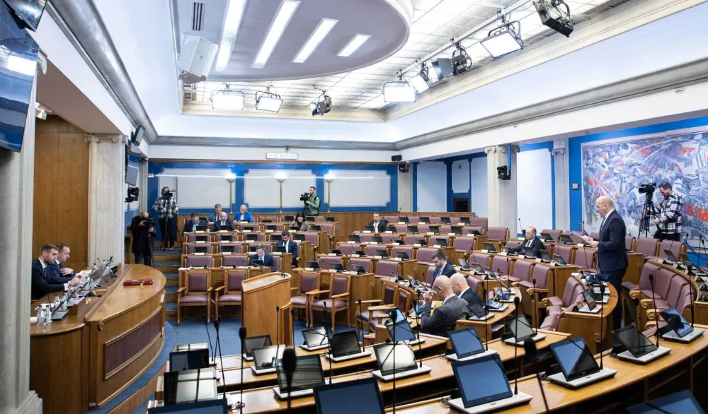 PES povukao iz skup&scaron;tinske procedure predlog Zakona o statusu potomaka dinastije Petrović Njego&scaron;