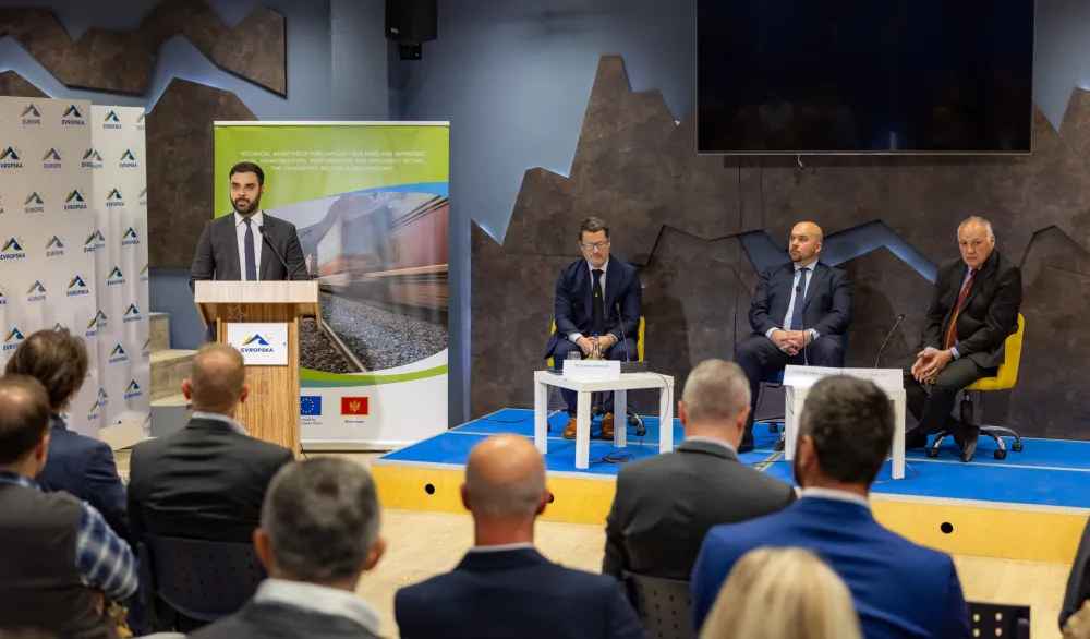 Radulović: Jačanje institucija i primjena standarda EU prioriteti dokumenta o unapređenju plovidbe u Boki