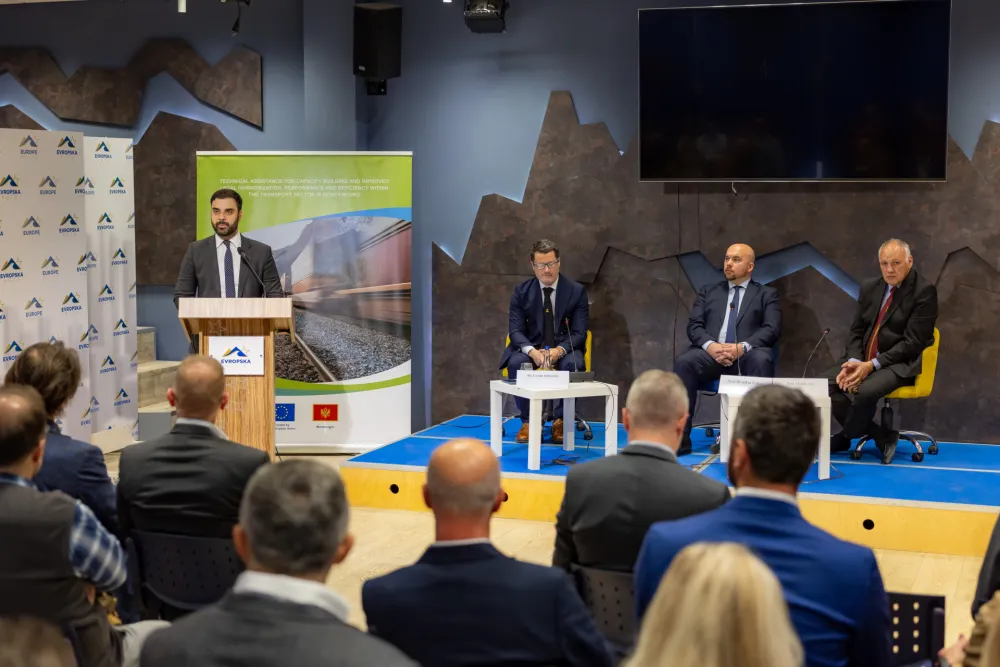 Radulović: Jačanje institucija i primjena standarda EU prioriteti dokumenta o unapređenju plovidbe u Boki