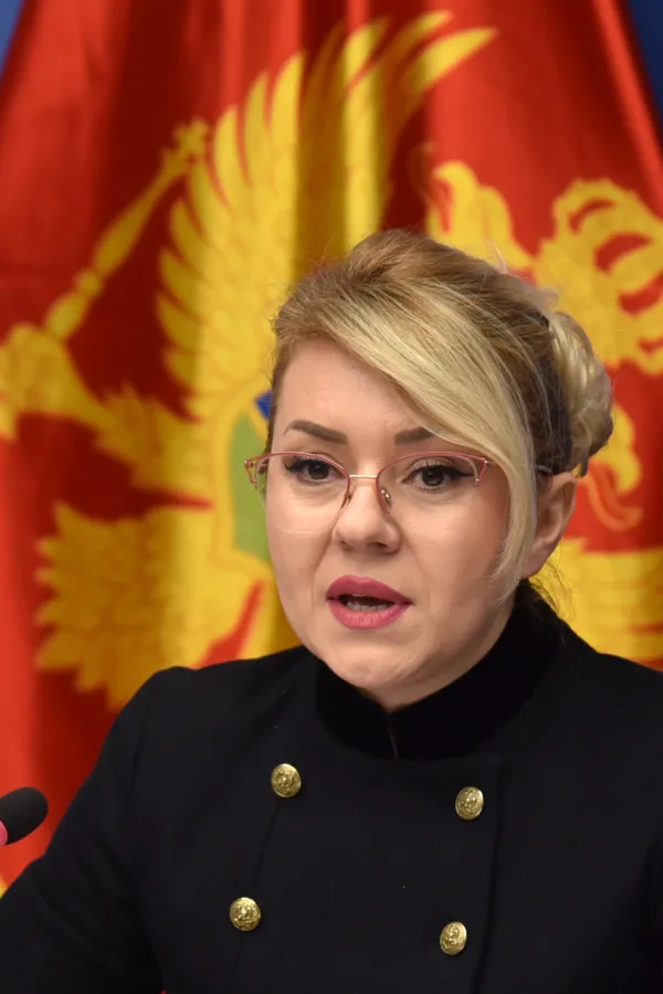 &ldquo;Ko želi da ga proslavlja, neka izvoli, meni neće smetati. Su&scaron;tina je da se poku&scaron;ava nametnuti volja pojedinih da se taj datum mora obilježiti i da svi moramo da budemo srećni &scaron;to je Crna Gora 2006. godine stekla nezavisnost. To je nedemokratski&rdquo;, rekla je ona.  Prema njenim riječima, &ldquo;Srbi imaju taj inat koji im se javlja kad nim neko poku&scaron;ava nametnuti ne&scaron;to &scaron;to ne žele&rdquo;.  &ldquo;Ne može me niko natjerati da proslavljam i obilježavam ono &scaron;to ne želim da proslavljam&rdquo;, predočila je Božović, prenosi Pobjeda.