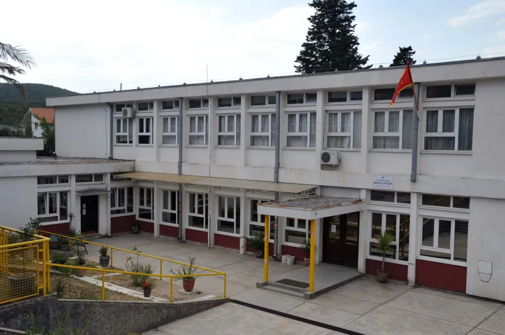 UP: Maloljetnik&nbsp;lažno prijavio bombu u &scaron;koli u Radanovićima, podnijeta prijava protiv staratelja