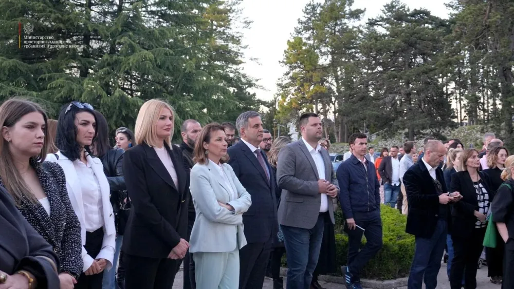 Radunović otvorio izložbu &bdquo;Razumjeti zemlju &ndash; intersticijum&ldquo; u Nik&scaron;iću
