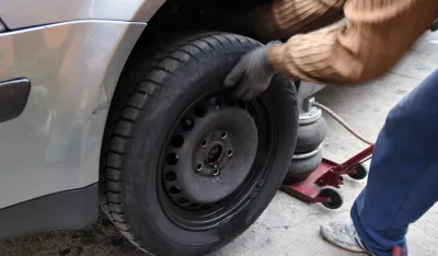 Mu&scaron;karac u Pljevljima te&scaron;ko povrijeđen nakon &scaron;to je pukla kamionska guma
