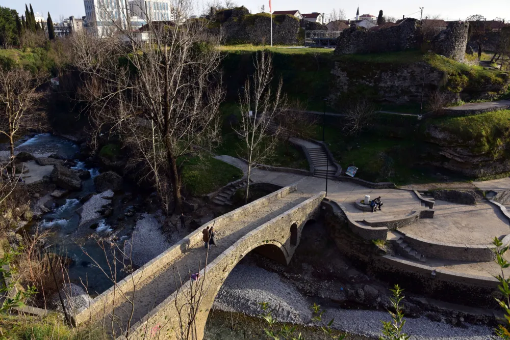 Zajednička istorija Zapadnog Balkana kroz &scaron;est priča: Mostovi govore, gradovi se razumiju