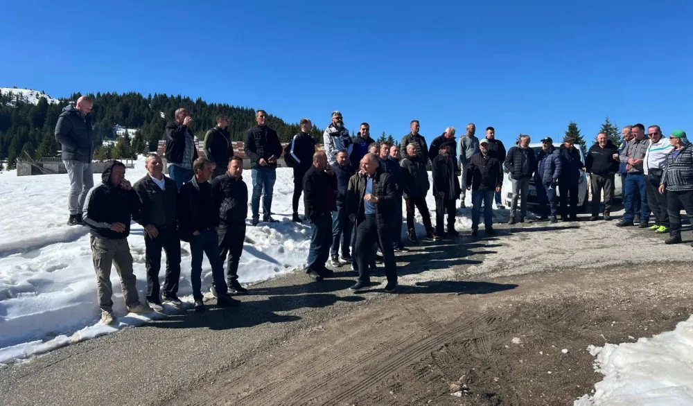 Sa protesta na Čakoru zatraženo&nbsp;da se ukloniti &bdquo;Berlinski zid&rdquo; između Crne Gore i Kosova