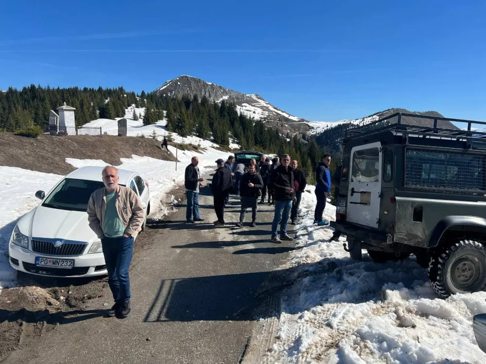 Sa protesta na Čakoru zatraženo&nbsp;da se ukloniti &bdquo;Berlinski zid&rdquo; između Crne Gore i Kosova