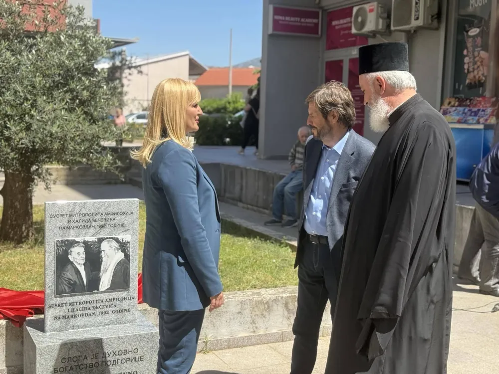 Otkrivena spomen-ploča posvećena bratskoj slozi,suživotu i međuvjerskom skladu