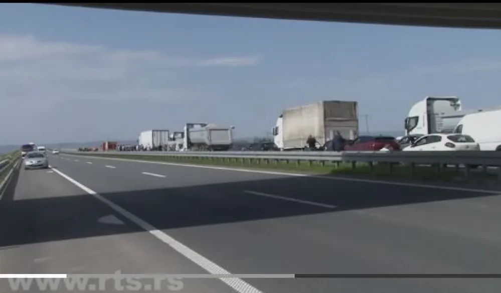 Tragedija na na auto-putu &Scaron;abac-Ruma: Tri osobe stradale, automobil i&scaron;ao u suprotnom smjeru