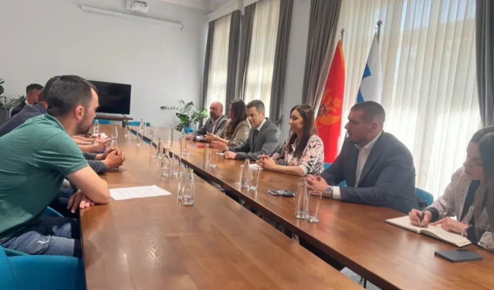 Mujović pare Podgoričana nudi Botunjanima