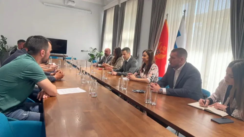 Mujović pare Podgoričana nudi Botunjanima
