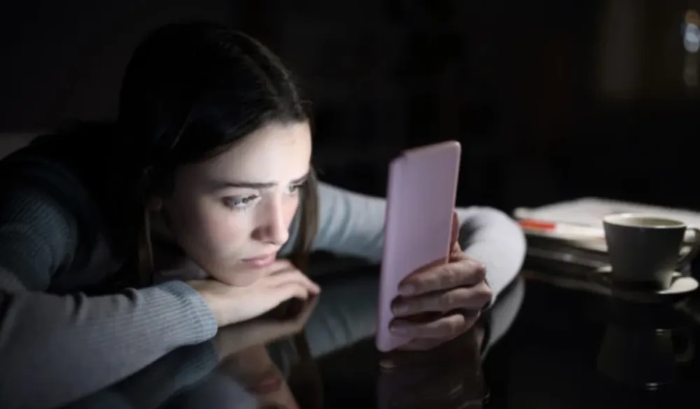 Udar na TikTok i Instagram: Uvodi se "policijski čas" za mlade